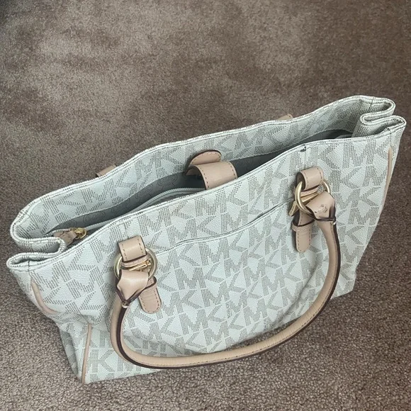 Michael Kors jet set purse - Picture 8 of 10